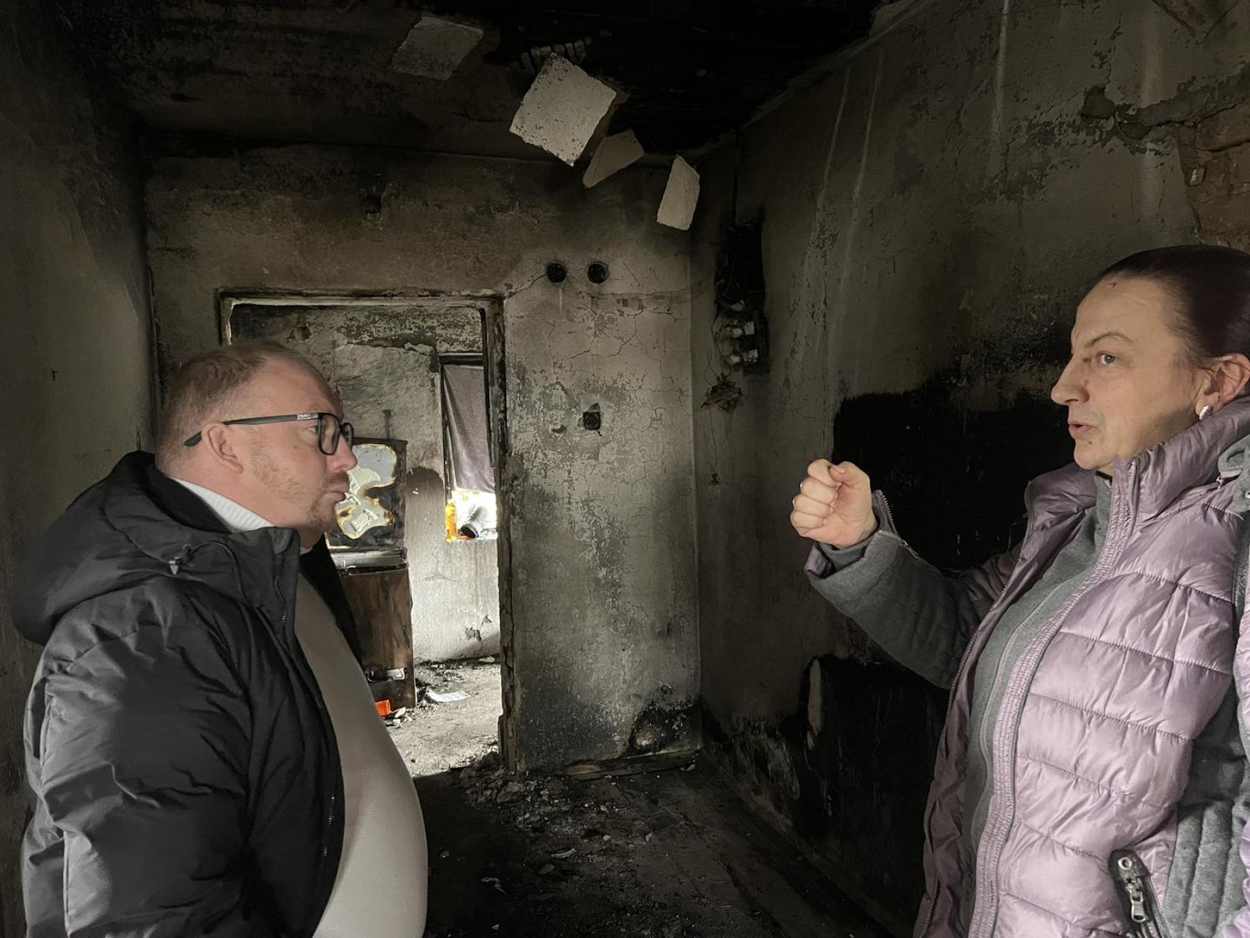 Spahić posjetio bošnjačku porodicu Jusić kojoj je u Čelincu izgorjela kuća