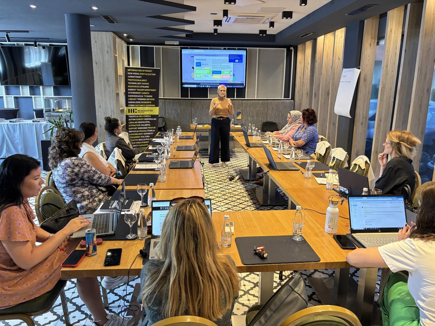 U Bihaću započeo trodnevni seminar 'Kamp konstruktivnog novinarstva' u organizaciji Mediacentra Sarajevo