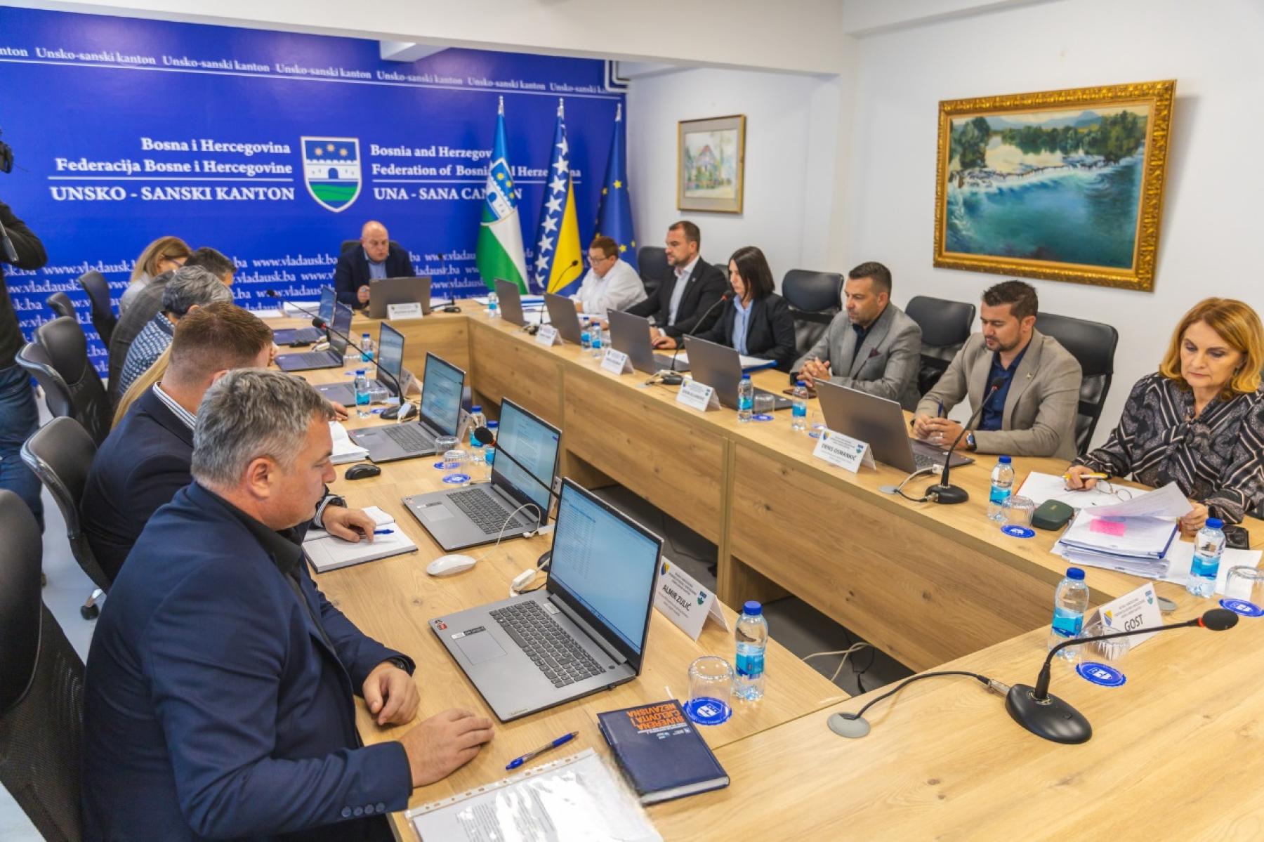 Vlada USK smanjila školarine i uvela mjere za borbu protiv korupcije