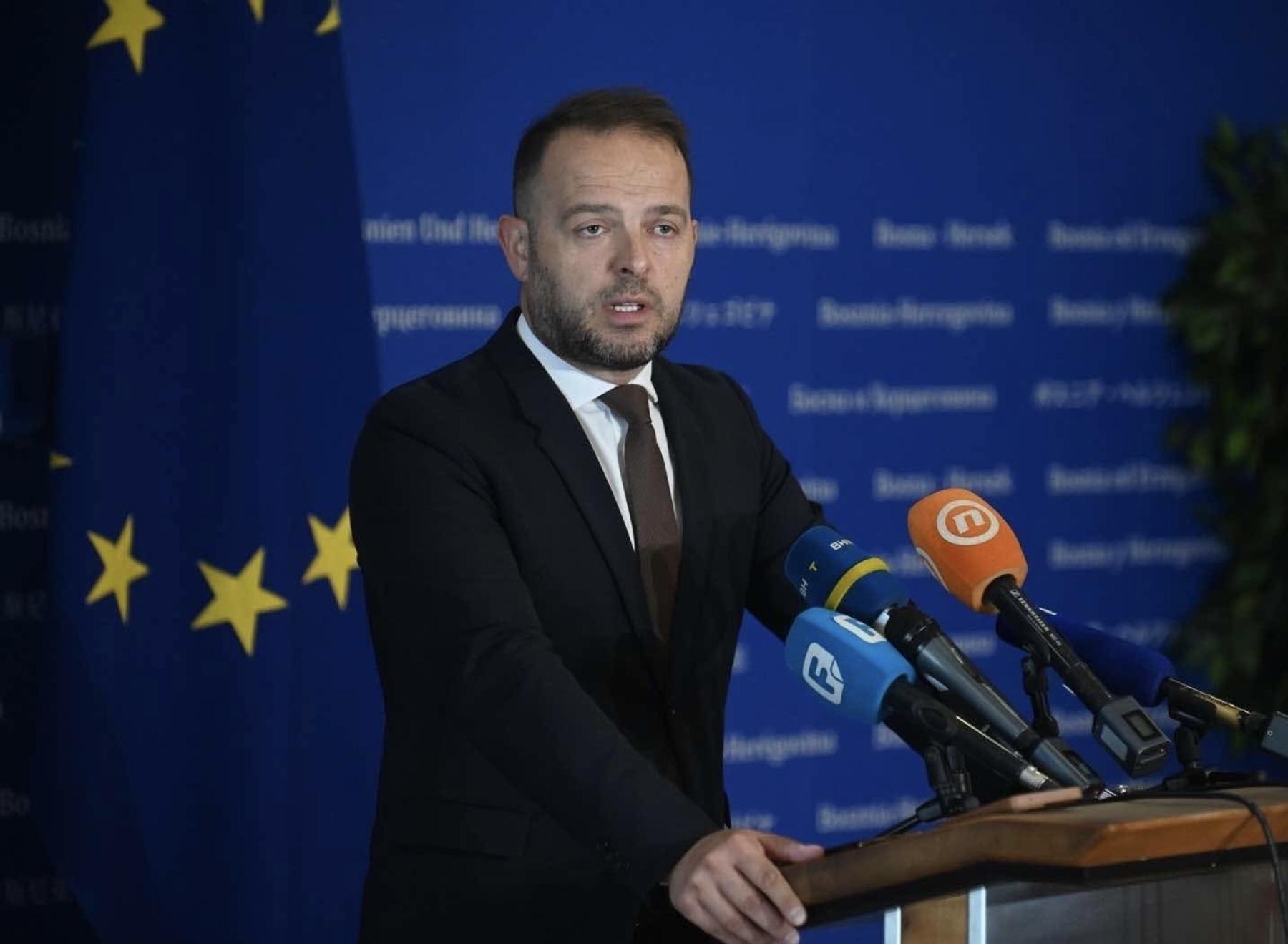 Albin Muslić: Posvećenost zajednici kroz obrazovanje, politiku i društveni angažman Albin Muslić: Posvećenost zajednici kroz obrazovanje, politiku i društveni angažman