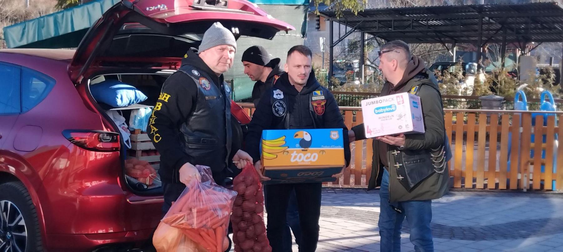 MK Stara Karabaja obradovao štićenike Centra Duga novogodišnjim paketićima