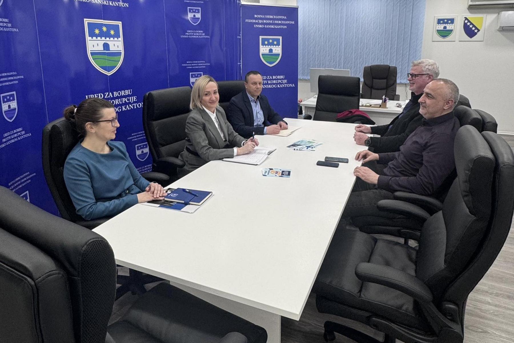 Jačanje borbe protiv korupcije: Podrška SAD-a institucijama USK