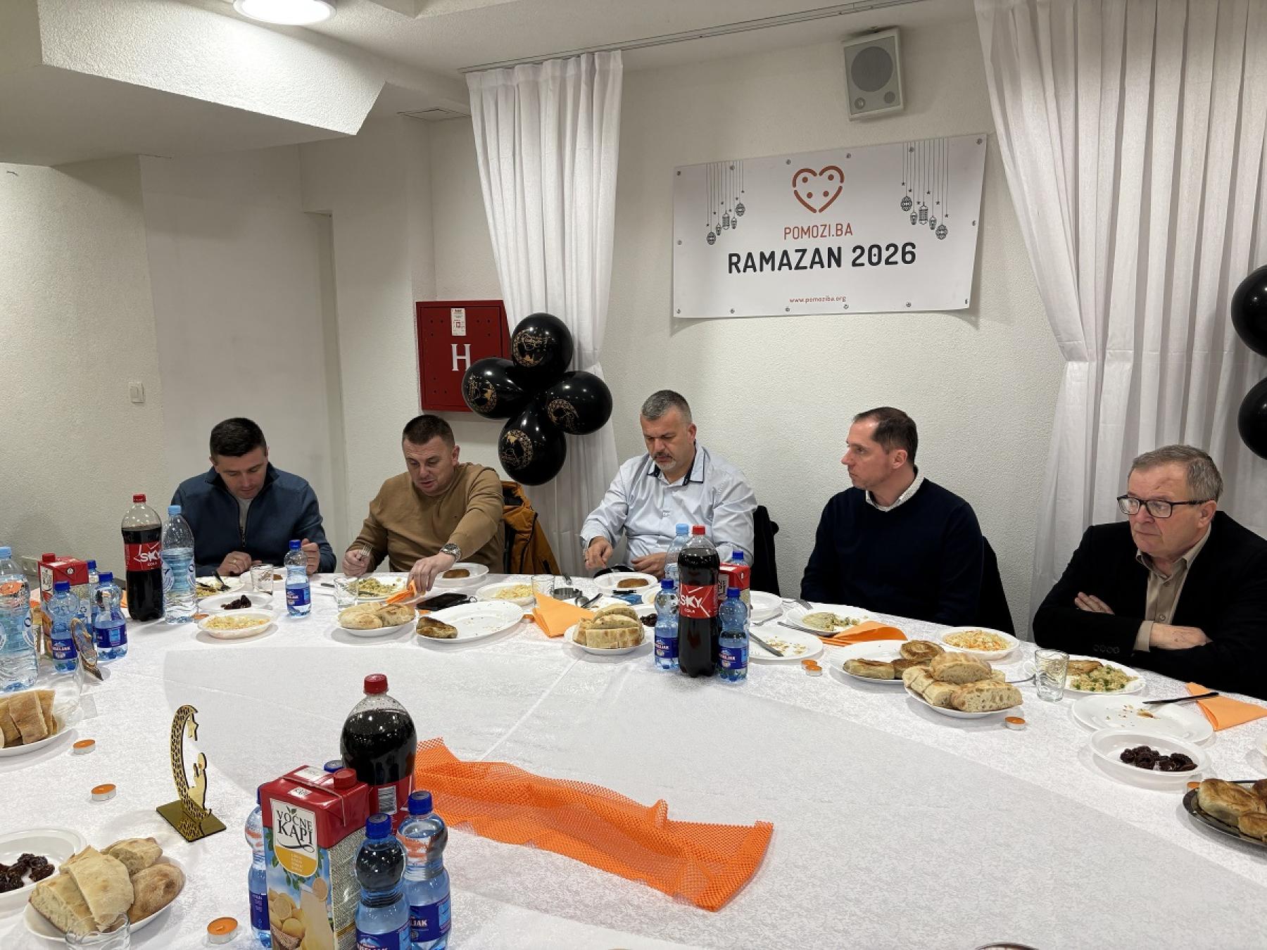 Upriličen iftar za korisnike javnih kuhinja u Bihaću