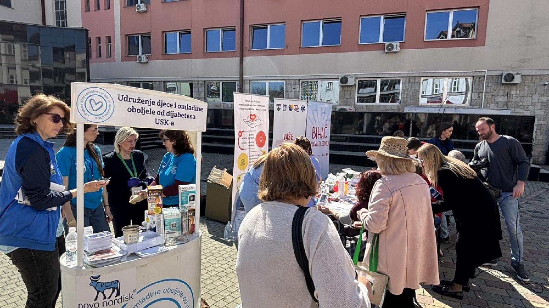 Građani Bihaća zastali na Trgu i provjerili zdravlje: Besplatni pregledi povodom Svjetskog dana zdravlja