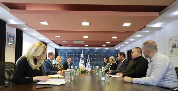Direktor IDDEEA-e u posjeti Bihaću: Digitalizacija u fokusu razgovora