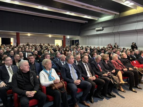 Bihać proslavio 765. rođendan sjećanjem na branitelje, tortom i svečanom sjednicom uz poruke zajedništva