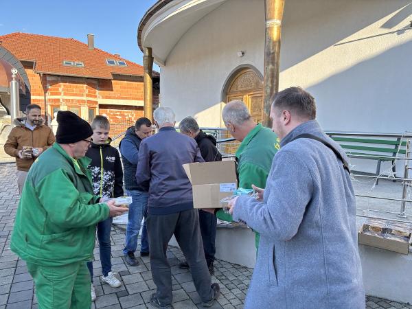 Merhamet Bihać podjelio iftare postačima u Malom Lugu