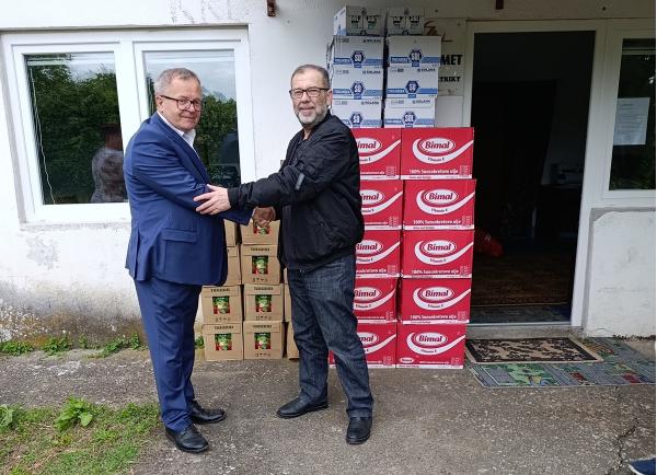 Merhamet Bihać podjelio 150 humanitarnih paketa u Distriktu Brčko (FOTO)
