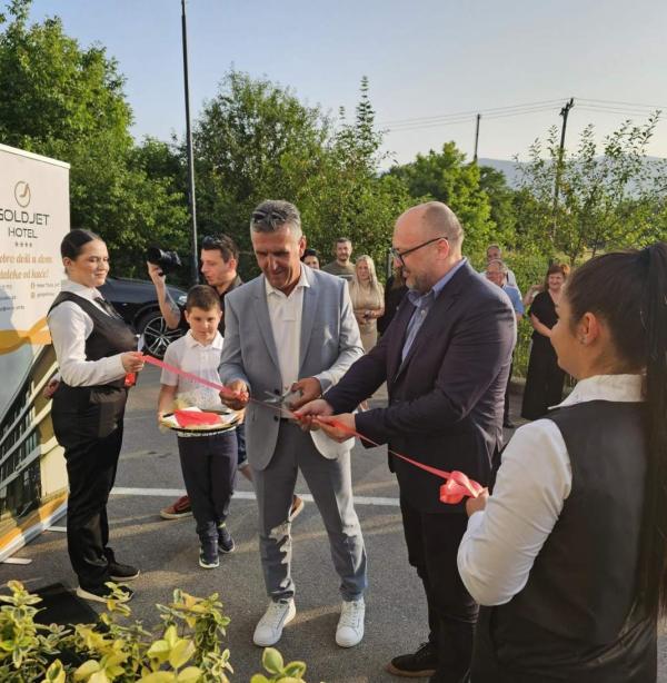 Premijer Hušić presijecanjem vrpce otvorio hotel i restoran Gold Jet u Bihaću