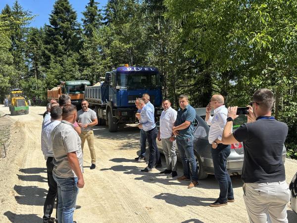 Vlada USK obišla završne radove u Ključu na putu prema Sanici (FOTO)
