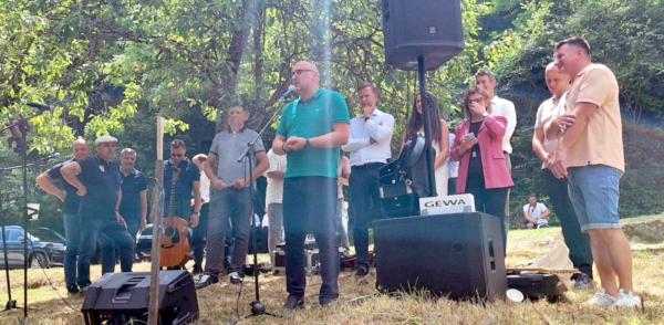 Premijer Hušić i Župan Bilaver otvorili Revijalnu etapu Una regate: Kajakaši veslali od Vrela Une do Begluka