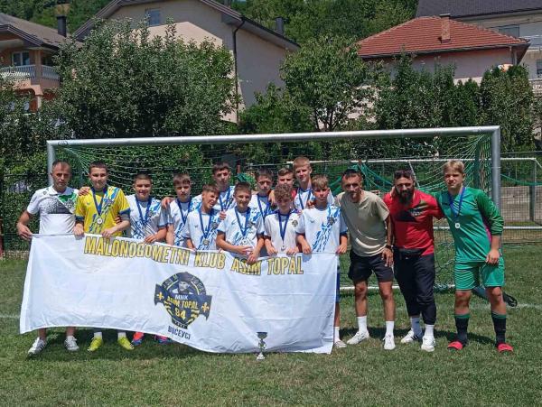 (FOTO) U Bužimu održan 2 Vitez kup: Učestvovalo 400 mladih nogometaša iz 45 ekipa u sedam starosnih kategorija 