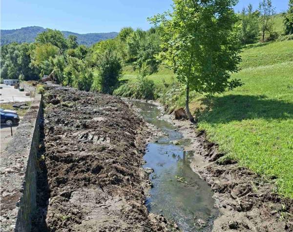U Ključu u toku radovi na čišćenju potoka Ižnica (FOTO)