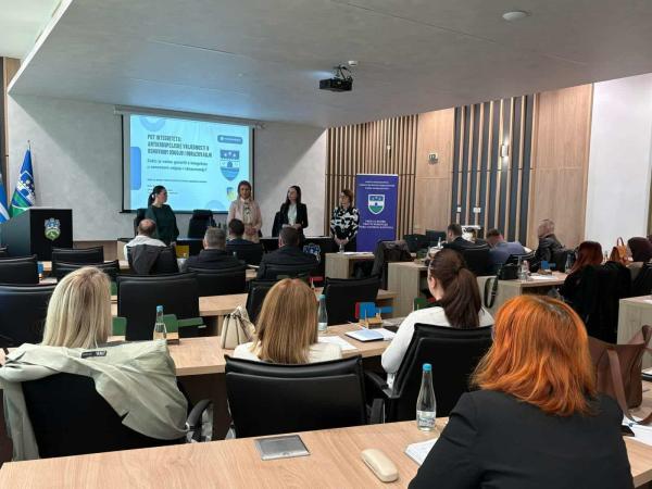 U Velikoj Kladuši održana edukacija o integritetu u obrazovanju