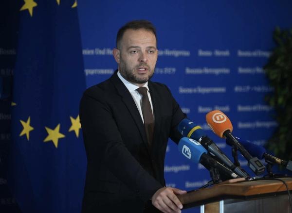 Albin Muslić: Posvećenost zajednici kroz obrazovanje, politiku i društveni angažman