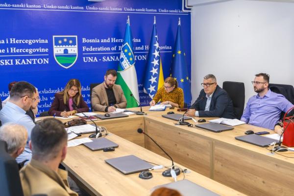 Odobašić sa predstavnicima lokalnih zajednica o komunalnim izazovima u USK