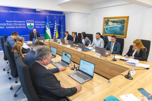 Vlada USK usvojila smjernice za razvoj kantona i odobrila ključne projekte u socijalnoj, obrazovnoj i pravosudnoj sferi