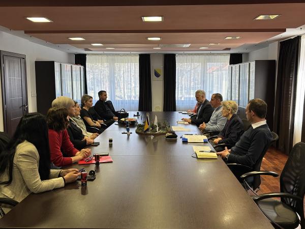 Bihać nastavlja ulagati u najmlađe: Potpisani ugovori u okviru projekta „Bihać – grad djece“