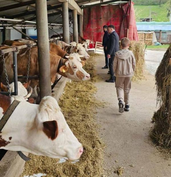 Ministar Alijanović u posjeti farmi Harbaš: Jačanje podrške domaćim proizvođačima i ženama u poljoprivredi